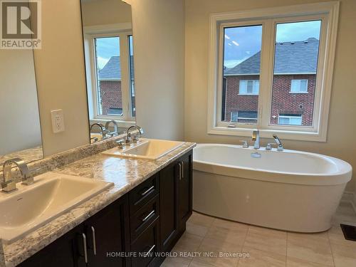 91 Kenneth Rogers Crescent, East Gwillimbury, ON - Indoor Photo Showing Bathroom