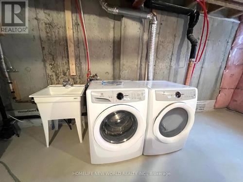 91 Kenneth Rogers Crescent, East Gwillimbury, ON - Indoor Photo Showing Laundry Room