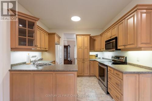 109 Princess Avenue, Middlesex Centre (Komoka), ON - Indoor Photo Showing Kitchen With Double Sink