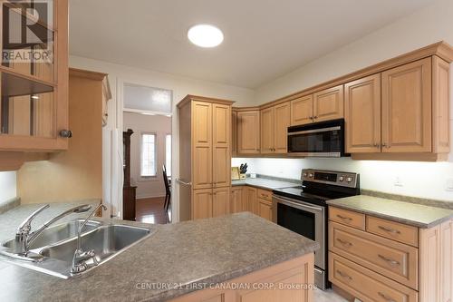 109 Princess Avenue, Middlesex Centre (Komoka), ON - Indoor Photo Showing Kitchen With Double Sink