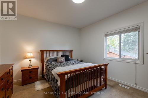 Primary Bedroom - 109 Princess Avenue, Middlesex Centre (Komoka), ON - Indoor Photo Showing Bedroom