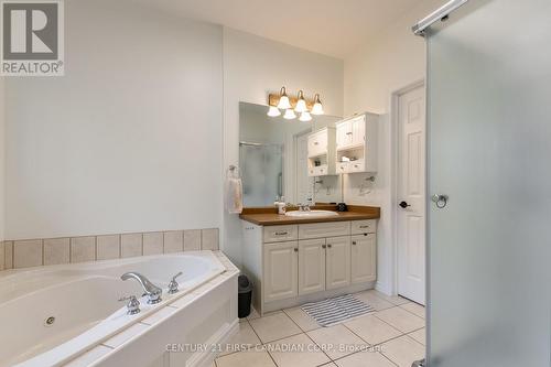 Ensuite - 109 Princess Avenue, Middlesex Centre (Komoka), ON - Indoor Photo Showing Bathroom