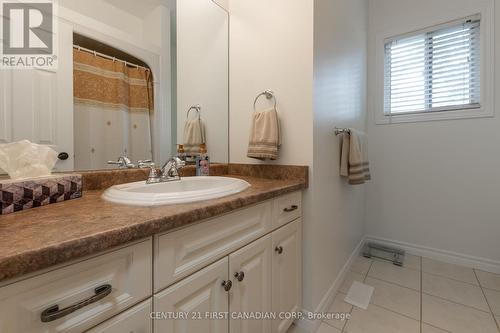 4 Piece washroom - 109 Princess Avenue, Middlesex Centre (Komoka), ON - Indoor Photo Showing Bathroom