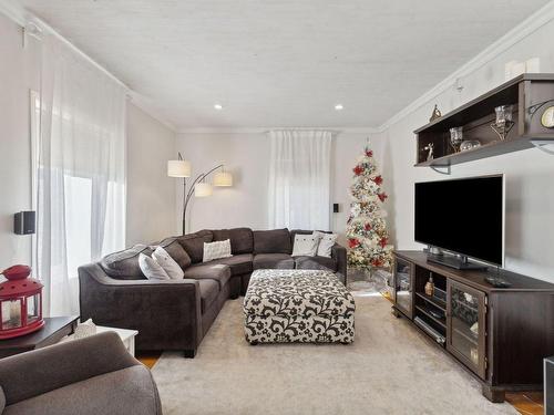 Salle familiale - 54 Ch. Des Pruches, L'Ange-Gardien, QC - Indoor Photo Showing Living Room