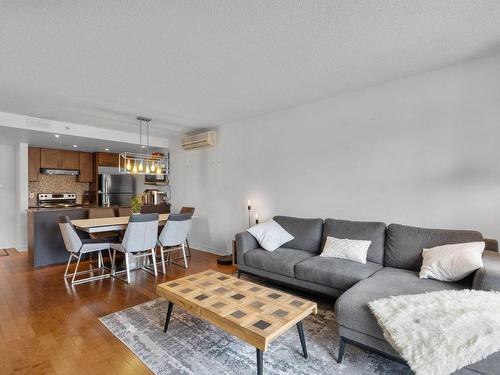 Living room - 403-450 Rue St-Antoine E., Montréal (Ville-Marie), QC - Indoor Photo Showing Living Room