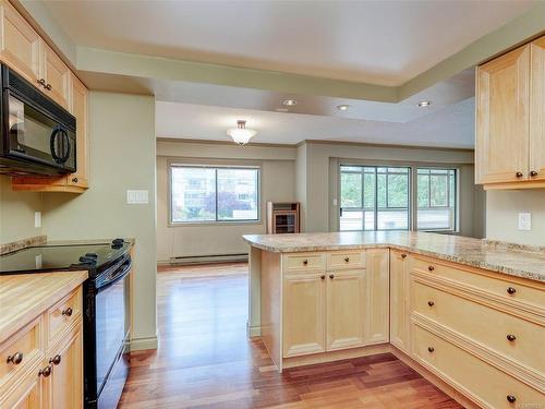 203-420 Linden Ave, Victoria, BC - Indoor Photo Showing Kitchen