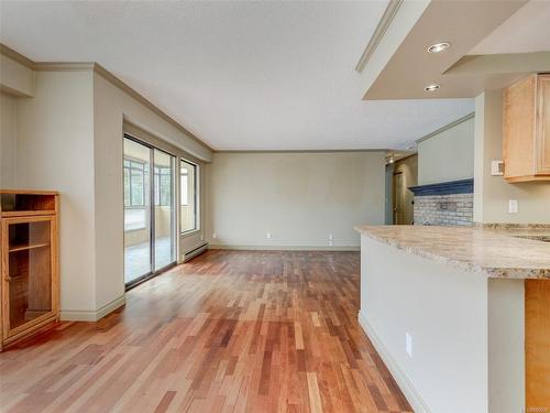 203-420 Linden Ave, Victoria, BC - Indoor Photo Showing Kitchen