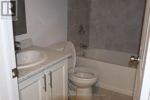 94 - 677 Park Road N, Brantford, ON - Indoor Photo Showing Bathroom