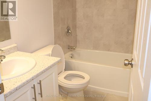 94 - 677 Park Road N, Brantford, ON - Indoor Photo Showing Bathroom