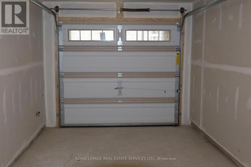 94 - 677 Park Road N, Brantford, ON - Indoor Photo Showing Garage