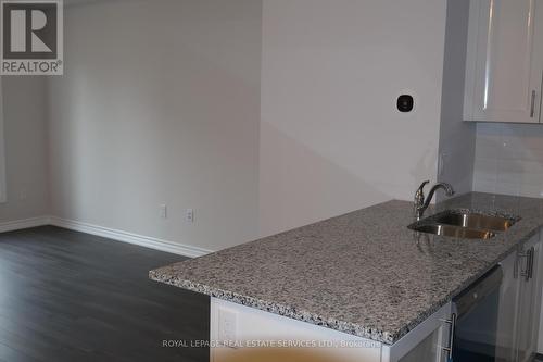 94 - 677 Park Road N, Brantford, ON - Indoor Photo Showing Kitchen