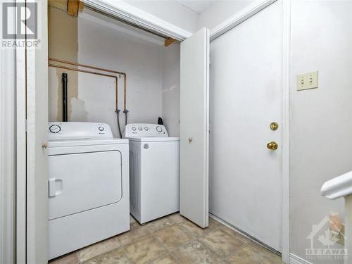 39 Castlegreen Private, Ottawa, ON - Indoor Photo Showing Laundry Room