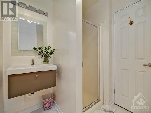 39 Castlegreen Private, Ottawa, ON - Indoor Photo Showing Bathroom