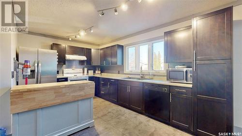 939 Brown Street, Moose Jaw, SK - Indoor Photo Showing Kitchen