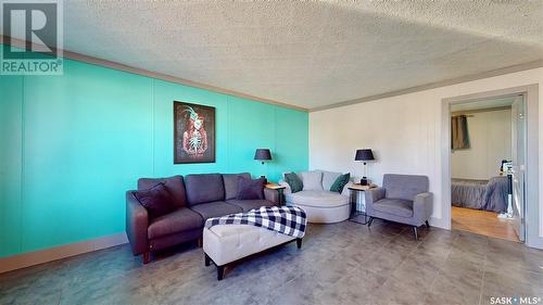 939 Brown Street, Moose Jaw, SK - Indoor Photo Showing Living Room