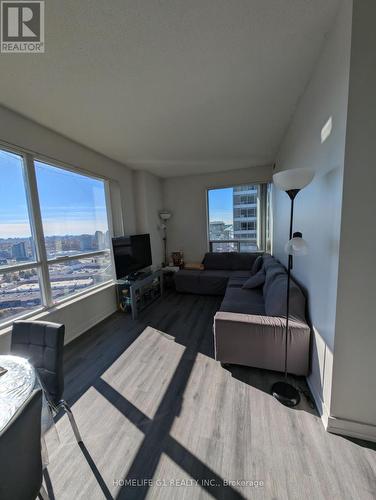 Ph-103 - 38 Lee Centre Drive, Toronto, ON - Indoor Photo Showing Living Room