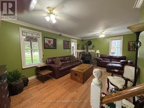 8384 Sixth Line, Essa, ON - Indoor Photo Showing Living Room