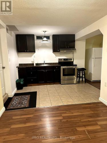 513 Van Kirk Dr Bsmt, Brampton, ON - Indoor Photo Showing Kitchen