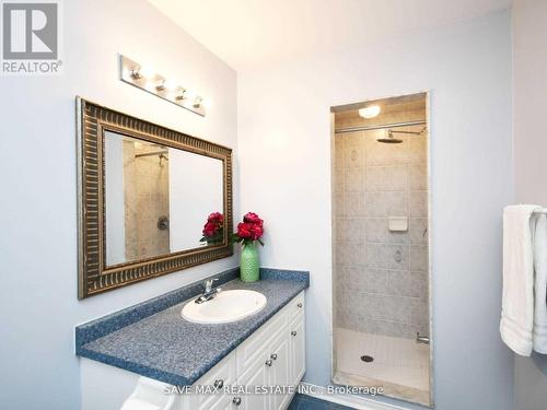 35 Hillsburgh (Upper) Drive, Brampton, ON - Indoor Photo Showing Bathroom