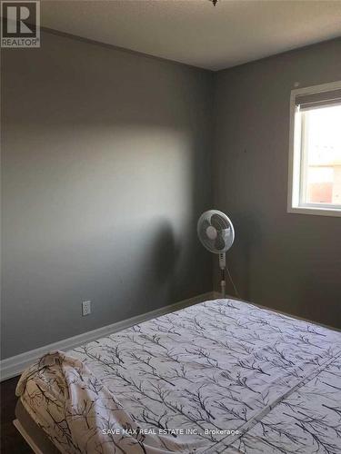 35 Hillsburgh (Upper) Drive, Brampton, ON - Indoor Photo Showing Bedroom