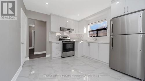 50 Swanhurst Boulevard, Mississauga, ON - Indoor Photo Showing Kitchen