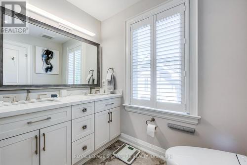 294 Robinson Street, Oakville, ON - Indoor Photo Showing Bathroom