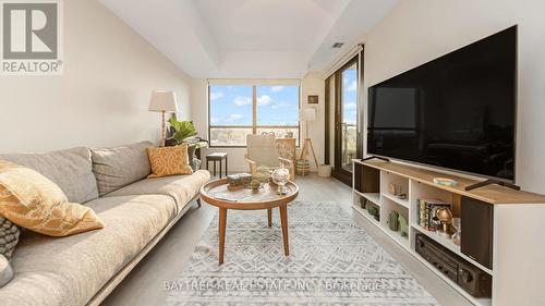 613 - 33 Frederick Todd Way, Toronto, ON - Indoor Photo Showing Living Room