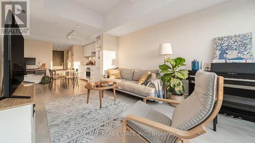 613 - 33 Frederick Todd Way, Toronto, ON - Indoor Photo Showing Living Room