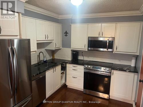 211 - 500 Green Road, Hamilton, ON - Indoor Photo Showing Kitchen