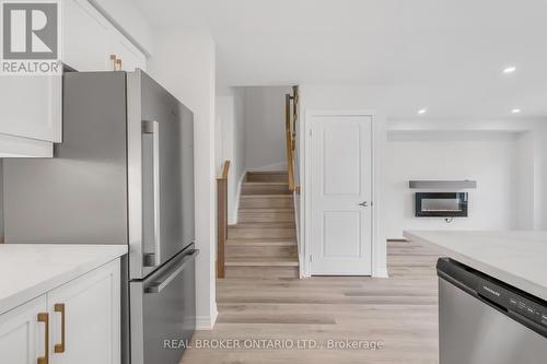 55 Dryden Lane, Hamilton, ON - Indoor Photo Showing Kitchen