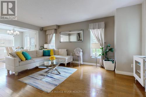 4 Hemans Court, Ajax, ON - Indoor Photo Showing Living Room