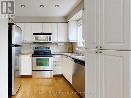 4 Hemans Court, Ajax, ON - Indoor Photo Showing Kitchen With Stainless Steel Kitchen