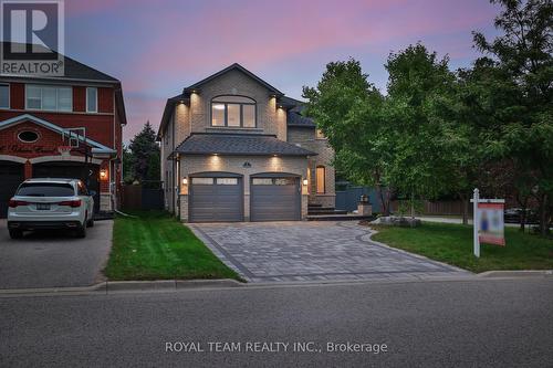 2 Gleave Court, Aurora, ON - Outdoor With Facade