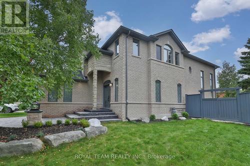 2 Gleave Court, Aurora, ON - Outdoor