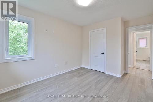 2 Gleave Court, Aurora, ON - Indoor Photo Showing Other Room