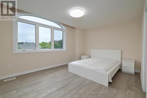 2 Gleave Court, Aurora, ON - Indoor Photo Showing Bedroom