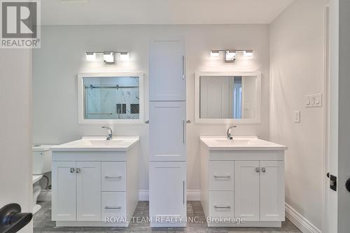 2 Gleave Court, Aurora, ON - Indoor Photo Showing Bathroom