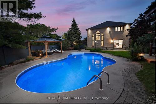 2 Gleave Court, Aurora, ON - Outdoor With In Ground Pool With Deck Patio Veranda With Backyard