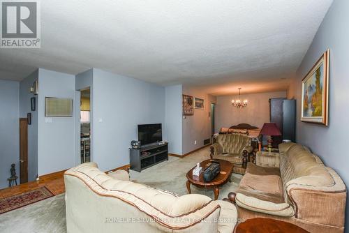 3301 Chipley Crescent, Mississauga, ON - Indoor Photo Showing Living Room