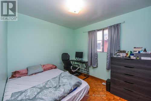 3301 Chipley Crescent, Mississauga, ON - Indoor Photo Showing Bedroom