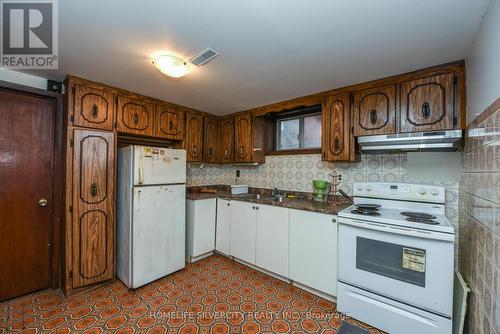 3301 Chipley Crescent, Mississauga, ON - Indoor Photo Showing Kitchen