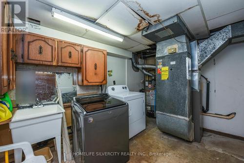 3301 Chipley Crescent, Mississauga, ON - Indoor Photo Showing Laundry Room