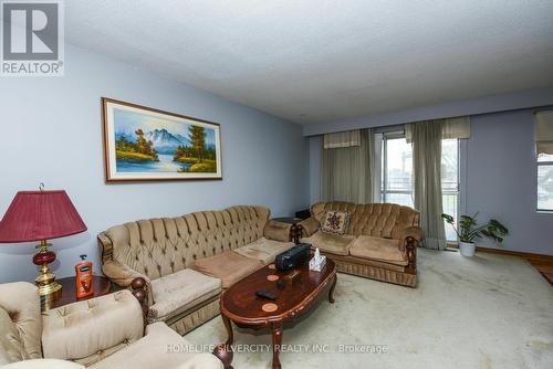 3301 Chipley Crescent, Mississauga, ON - Indoor Photo Showing Living Room