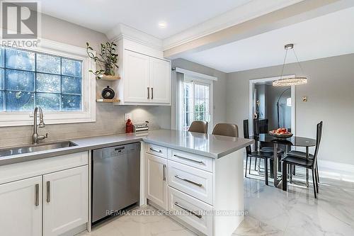 7326 Aspen Avenue, Mississauga, ON - Indoor Photo Showing Kitchen