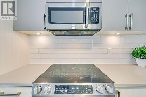 206 - 4699 Glen Erin Drive, Mississauga, ON - Indoor Photo Showing Kitchen