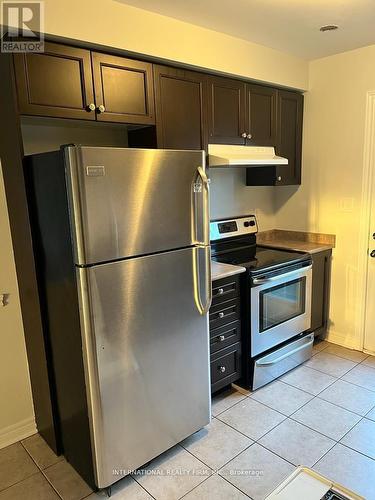 49 Battalion Road, Brampton, ON - Indoor Photo Showing Kitchen