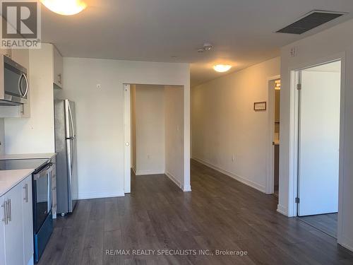 311 - 3401 Ridgeway Drive, Mississauga, ON - Indoor Photo Showing Kitchen