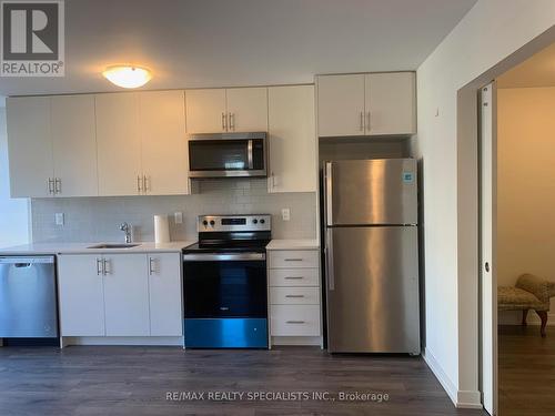 311 - 3401 Ridgeway Drive, Mississauga, ON - Indoor Photo Showing Kitchen