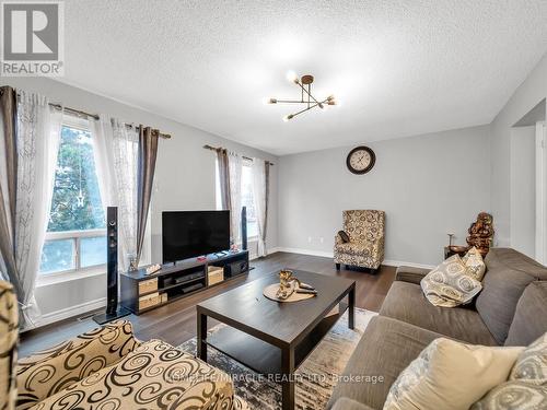 3 - 24 Franklin Court, Brampton, ON - Indoor Photo Showing Living Room