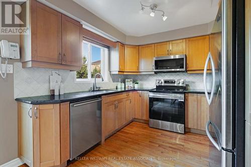 1321 Valerie Crescent, Oakville, ON - Indoor Photo Showing Kitchen